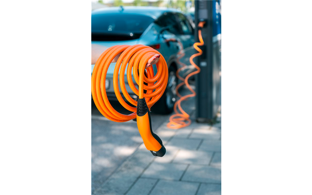 Produktbild Lapp Selbstaufrollendes Doppelhelix Ladekabel Typ 2 Mode 3 / 3-phasig 32 A bis 22 kW 7 Meter 1