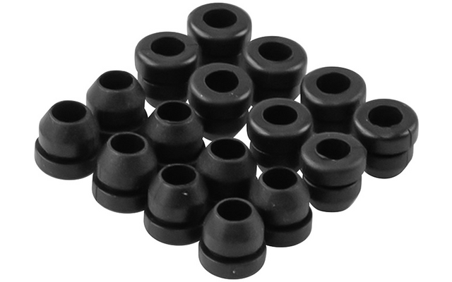 Mehrere kleine schwarze hohle runde Objekte mit zentraler Öffnung und kegelartiger Außenform, locker auf weißem Hintergrund angeordnet