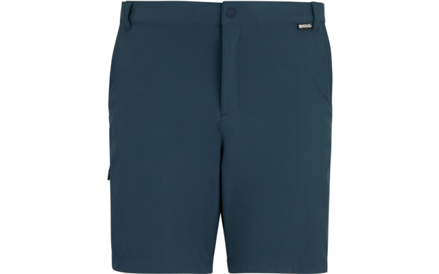 Dunkelblau-grüne knielange Shorts auf weißem Hintergrund, Vorderansicht mit Bund, Knopf, verdecktem Reißverschluss, Gürtelschlaufen, seitlicher Tasche und kleinem schwarzem Etikett am Bund