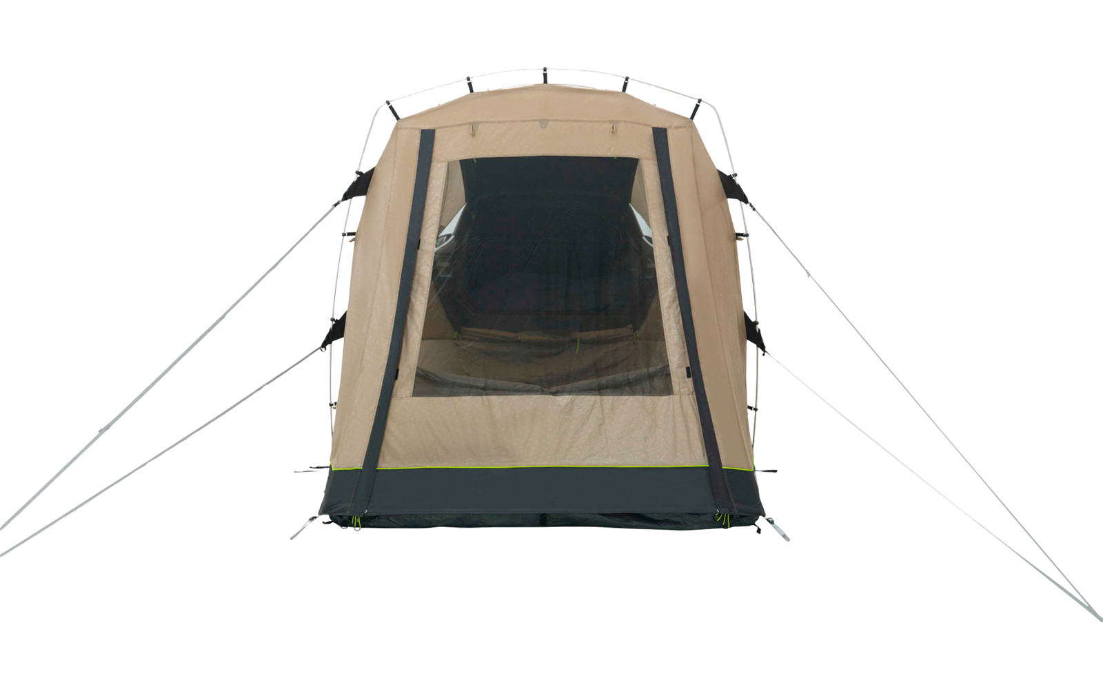 Vorderansicht eines beigen Zeltes mit offenem Moskitonetz an der Tür, dunklem Innenraum, schwarzem Boden und gespannten Abspannleinen