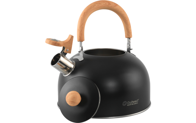 Zwarte ketel met houten handvat en houten knop