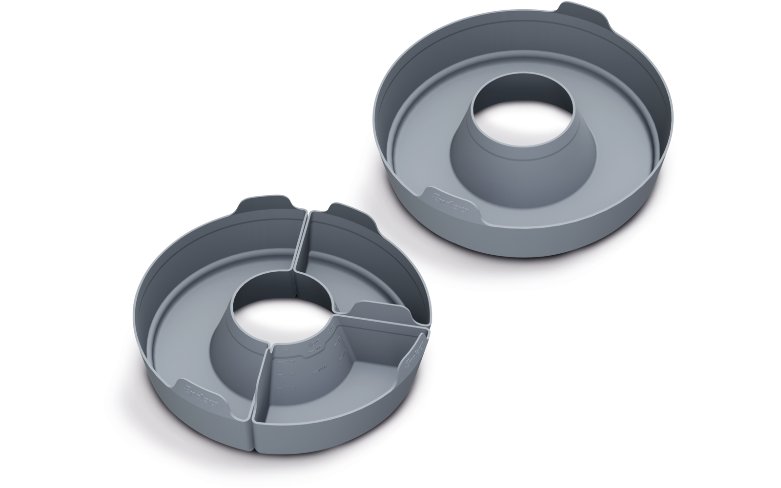 Zwei runde graue Formteile mit erhöhtem mittigem Zylinder; eines ist in vier Segmente unterteilt; auf weißem Hintergrund