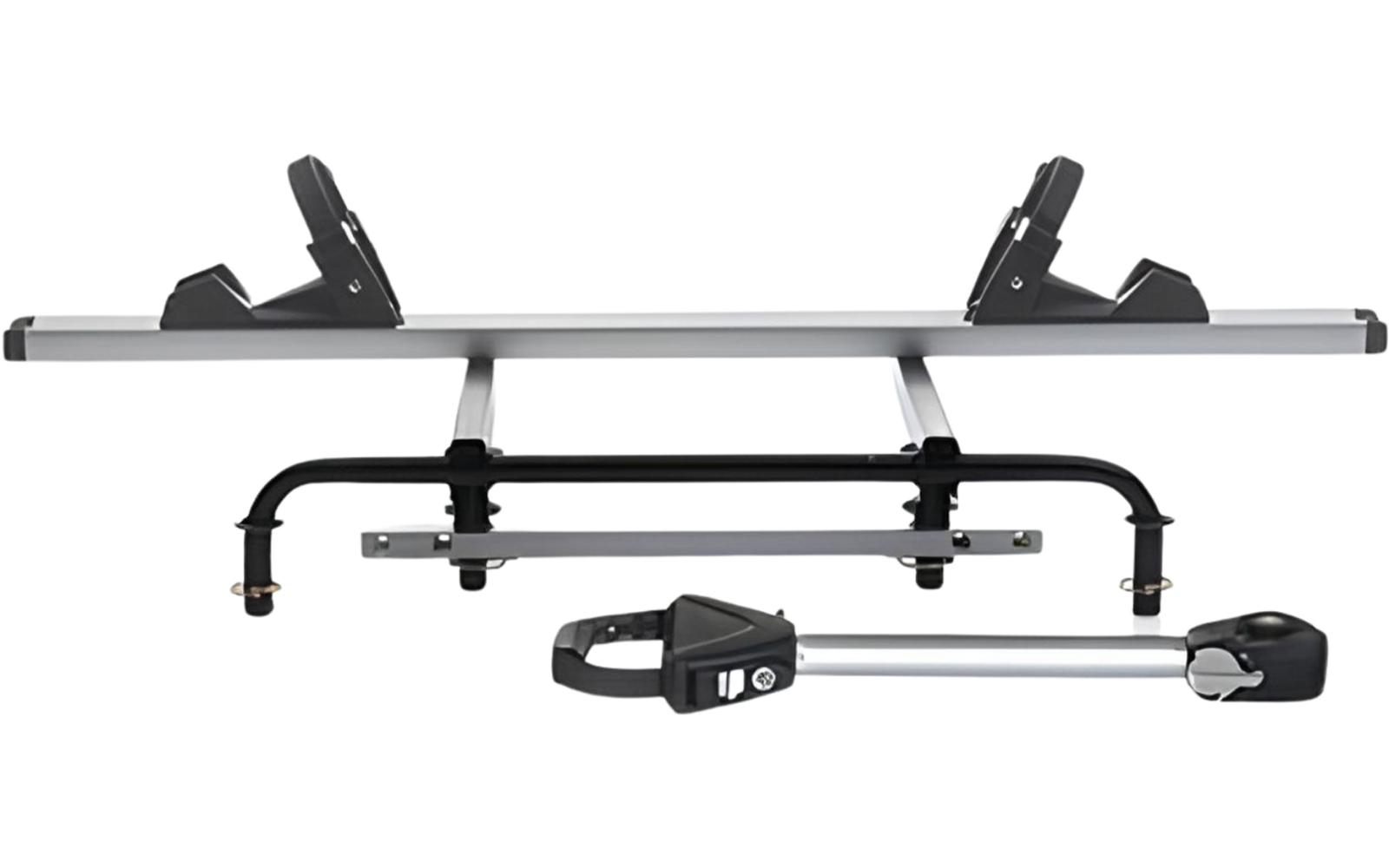 Fahrradträger aus Metall mit Halterungen und Spanngurten vor weißem Hintergrund
