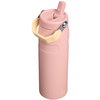 Rosa Trinkflasche mit Klappdeckel, sichtbarem Trinkstutzen, beigem klappbarem Henkel mit Metallgelenk und kleinem goldenen Schriftzug am unteren Rand