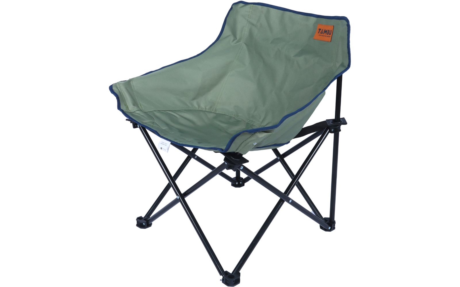 Chaise pliante en tissu vert avec bordure bleue, petit écusson orange au dossier et armature métallique noire