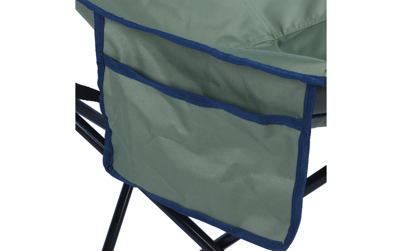 Chaise pliante en tissu vert avec poche latérale et bordure bleue, armature métallique noire croisée visible