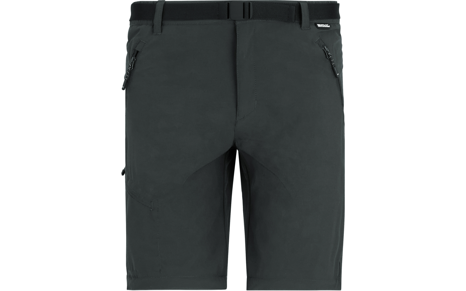 Dunkelgraue knielange Shorts auf weißem Hintergrund, Bund mit Gürtel und Schnalle, zwei schräge Reißverschlusstaschen vorne, seitliche Reißverschlusstasche am Oberschenkel, kleines Logo am Bund