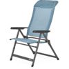 Chaise pliante bleue avec accoudoirs noirs et cadre en métal