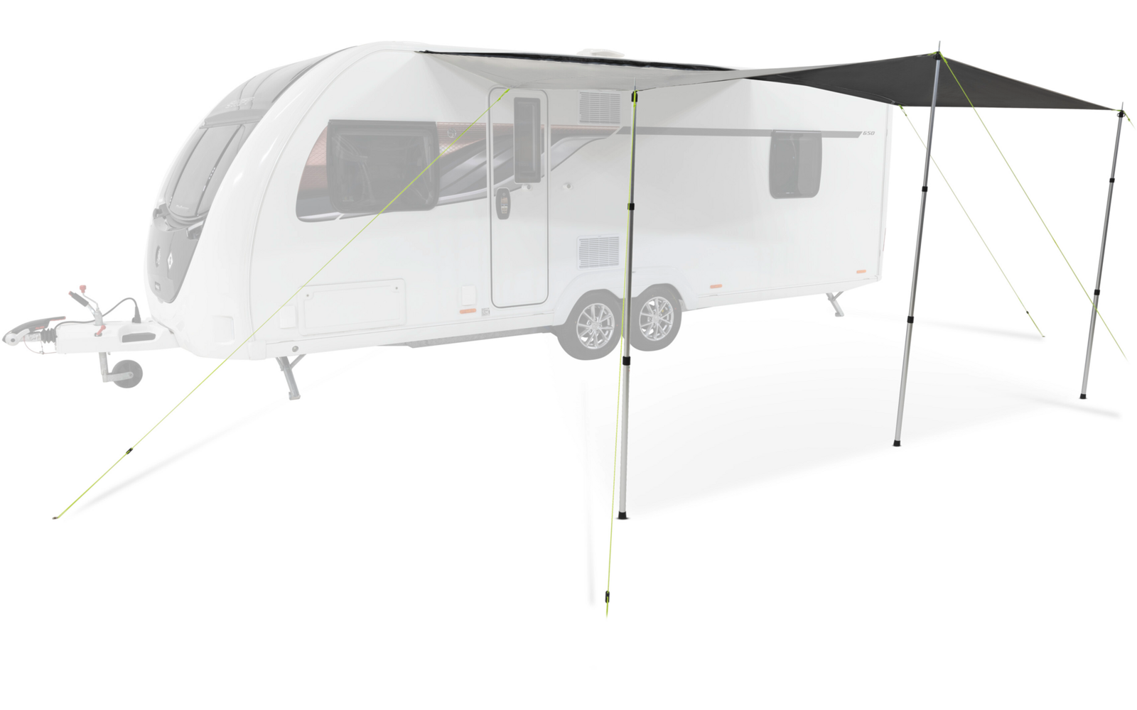 Weißer Wohnwagen mit ausgefahrener Markise, vier Stützstangen und Abspannleinen