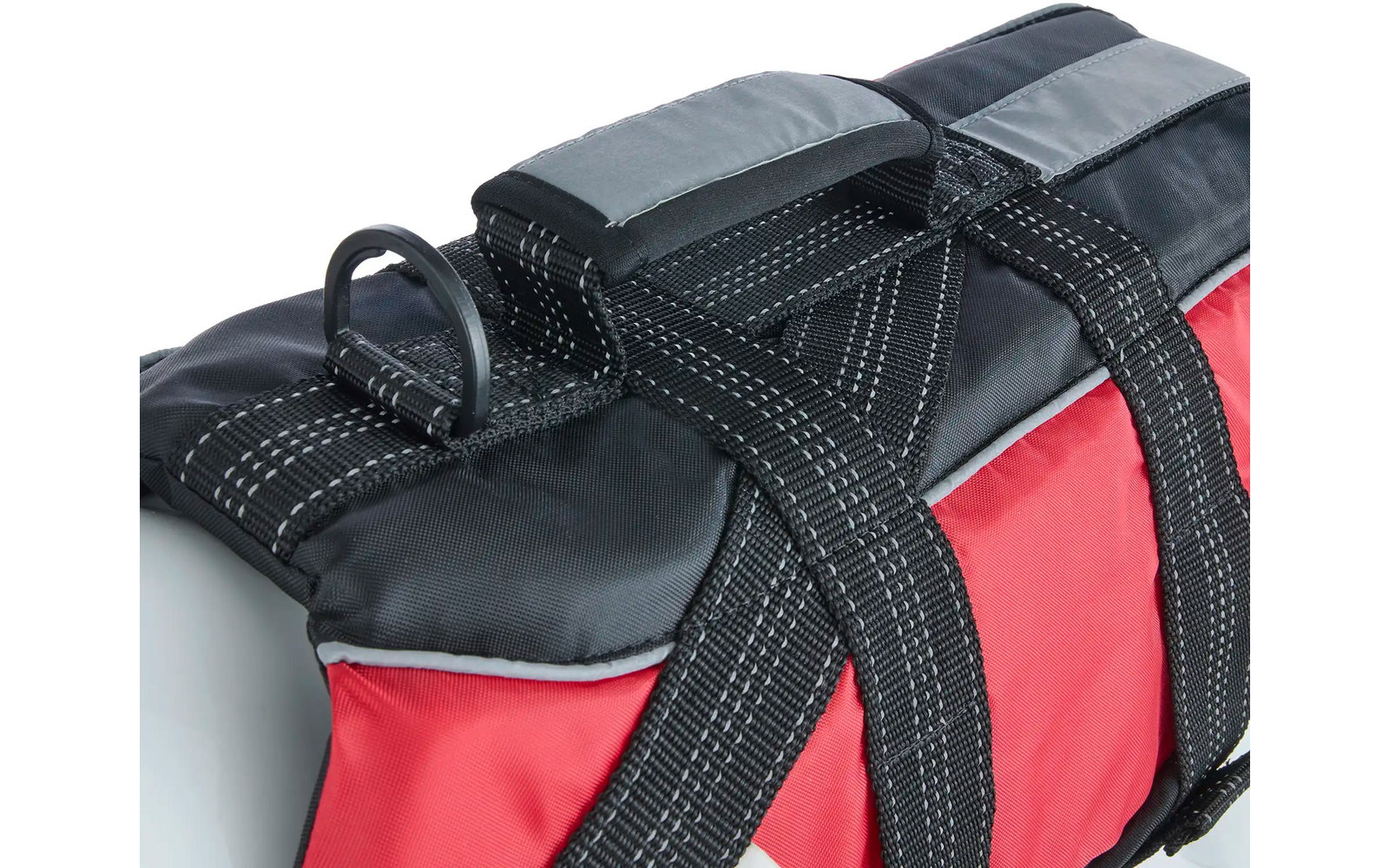 Nahaufnahme einer roten und schwarzen Tasche mit Reißverschlüssen und Griff