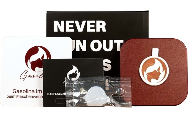 Mehrere quadratische und rechteckige Gegenstände: schwarzer Karton mit weißer Aufschrift "NEVER RUN OUT", weißes quadratisches Kärtchen mit roter Flammen-Grafik und Text, rotes abgerundetes Quadrat mit weißem Flammen-Logo, kleines schwarzes Kärtchen 