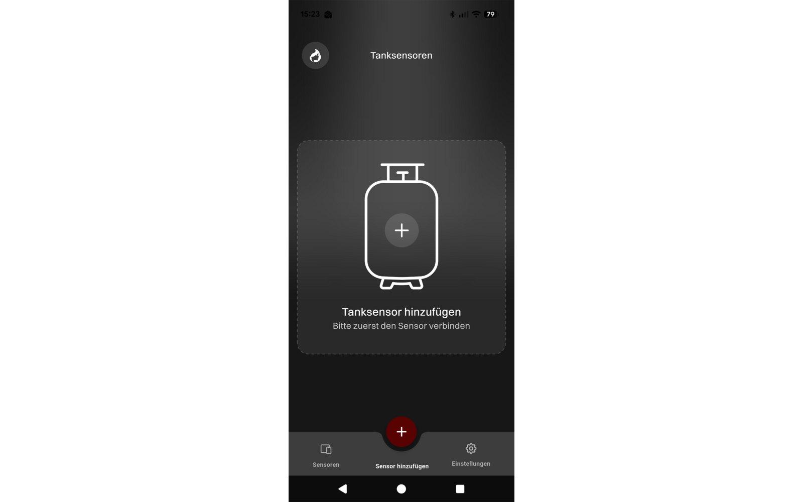 Smartphone-Bildschirm mit Titel 'Tanksensoren'. Mittig ein abgerundetes Rechteck mit Piktogramm eines Tanks mit Pluszeichen. Darunter die Texte 'Tanksensor hinzufügen' und 'Bitte zuerst den Sensor verbinden'. Unten eine Navigationsleiste mit den Eint