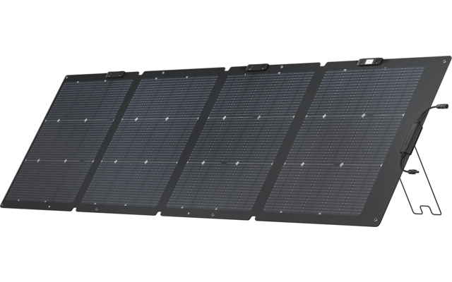 Vier schwarze Solarpaneele aufgeständert, Seitenansicht