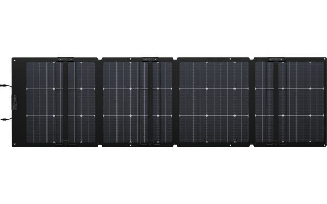 Vier nebeneinander angeordnete Solarmodule auf hellem Hintergrund