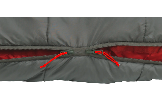 Close-up van zwarte stof met grijze naad en rode elastische band