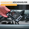 Main tenant un appareil en plastique noir avec des fentes courbes au-dessus d'un tiroir de lave-vaisselle ouvert ; en haut à gauche le texte 'KOMPAKTER KÜCHENHELFER' et une étiquette orange 'PLATZSPAREND & SCHNELL ZUR HAND'