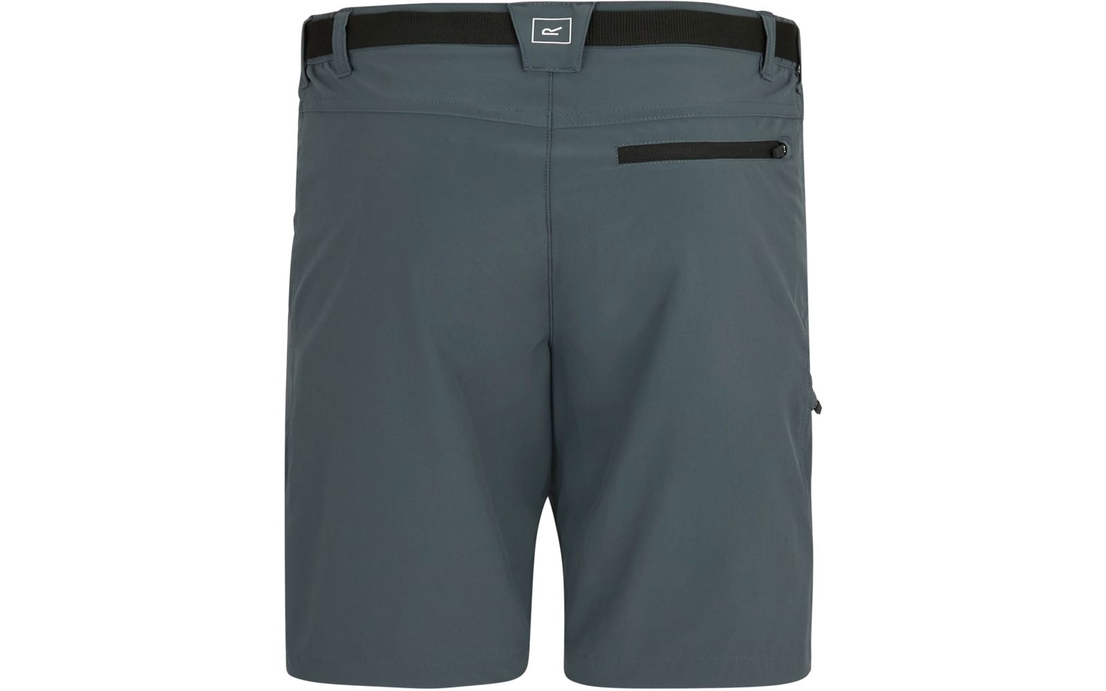 Rückansicht grauer Shorts mit elastischem Bund, Gürtelschlaufen, einer Reißverschlusstasche hinten rechts und einem quadratischen Etikett mittig am Bund