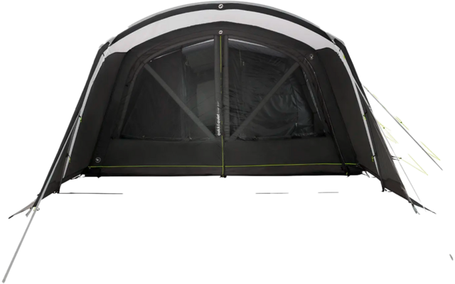 Schwarzes Zelt mit geöffnetem Eingang und zwei weißen Stangen