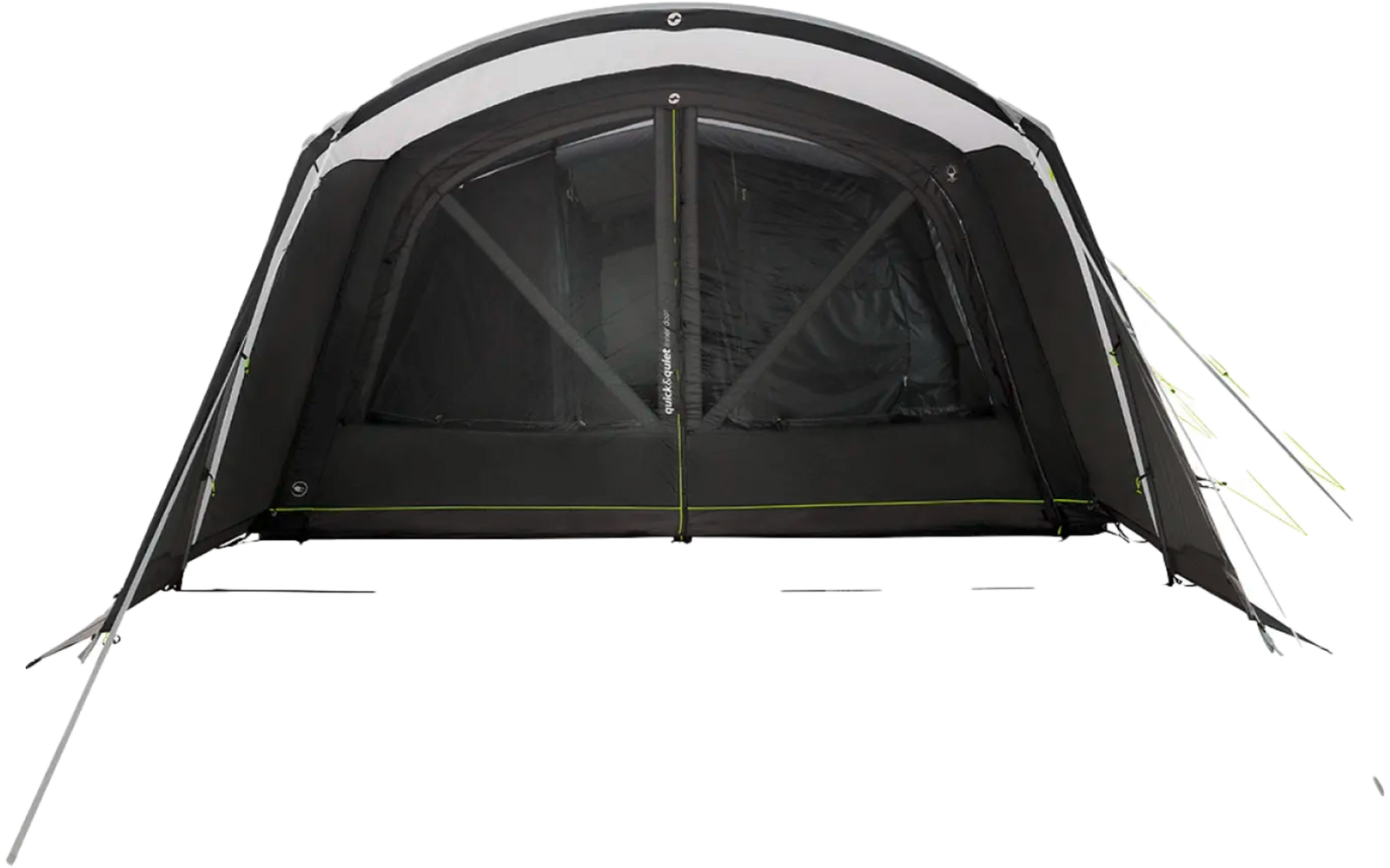 Schwarzes Zelt mit geöffnetem Eingang und zwei weißen Stangen