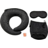 Coussin de voyage en U, masque de sommeil, bouchons d'oreilles dans un petit étui transparent et pochette noire à cordon côte à côte sur fond blanc