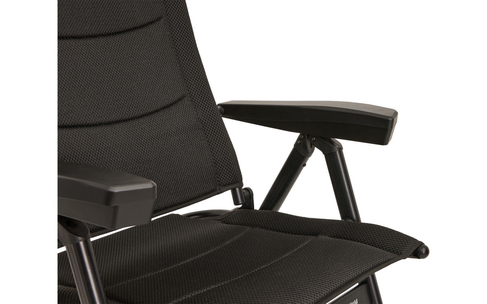 Schwarzer Stuhl mit Netzbezug, Rückenlehne, Sitzfläche, zwei Armlehnen und Metallgestell