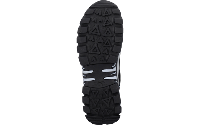 Parte inferiore di una suola nera con battistrada a tasselli triangolari e rettangolari e tre strisce bianche sulla suola centrale