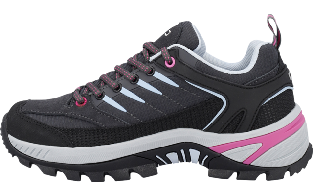 Vista laterale di una scarpa scura con suola scolpita nera, intersuola bianca, strisce azzurro chiaro, dettagli rosa, lacci e un'asola sul tallone