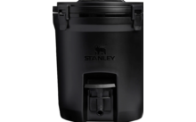 557955 - Stanley Fast Flow Water Jug Wasserkanne 7,5 Liter isoliert