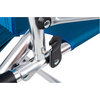 Close-up van een blauw fietsenframe met een zilveren kettingspanner
