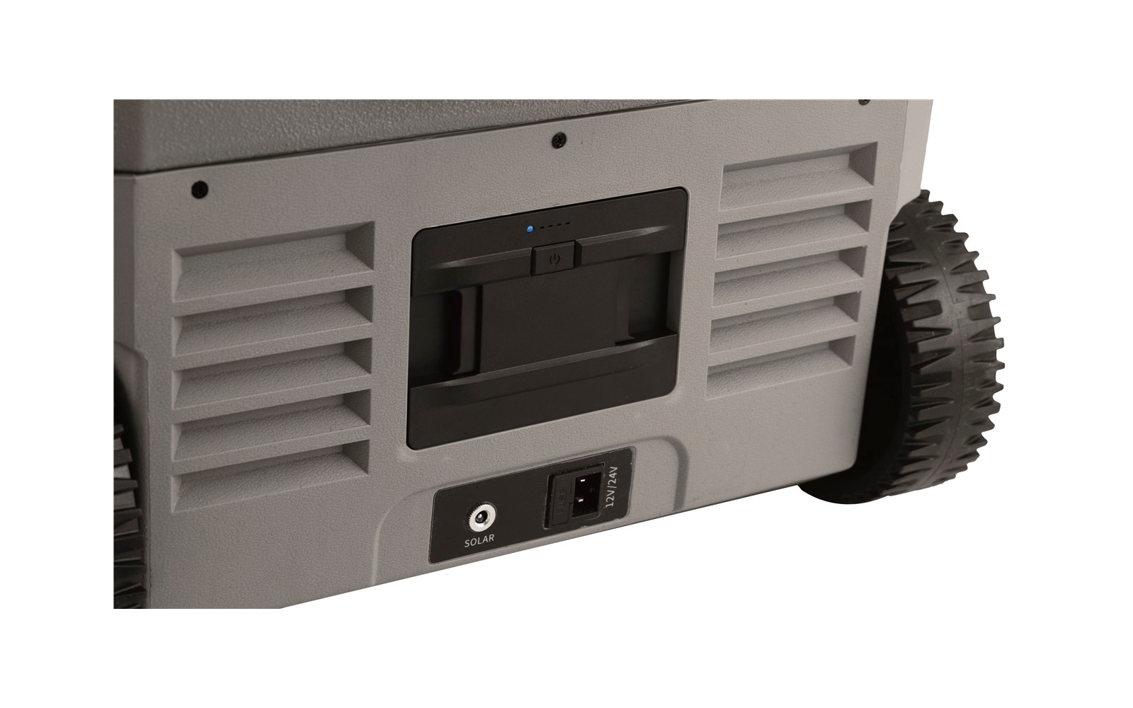 Ansicht eines grauen Geräts mit Lüftungsschlitzen, einem Ein- und Ausschalter und einem großen schwarzen Rad