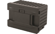 Schwarzes elektronisches Gerät mit Lüftungsschlitzen und Einschaltknopf