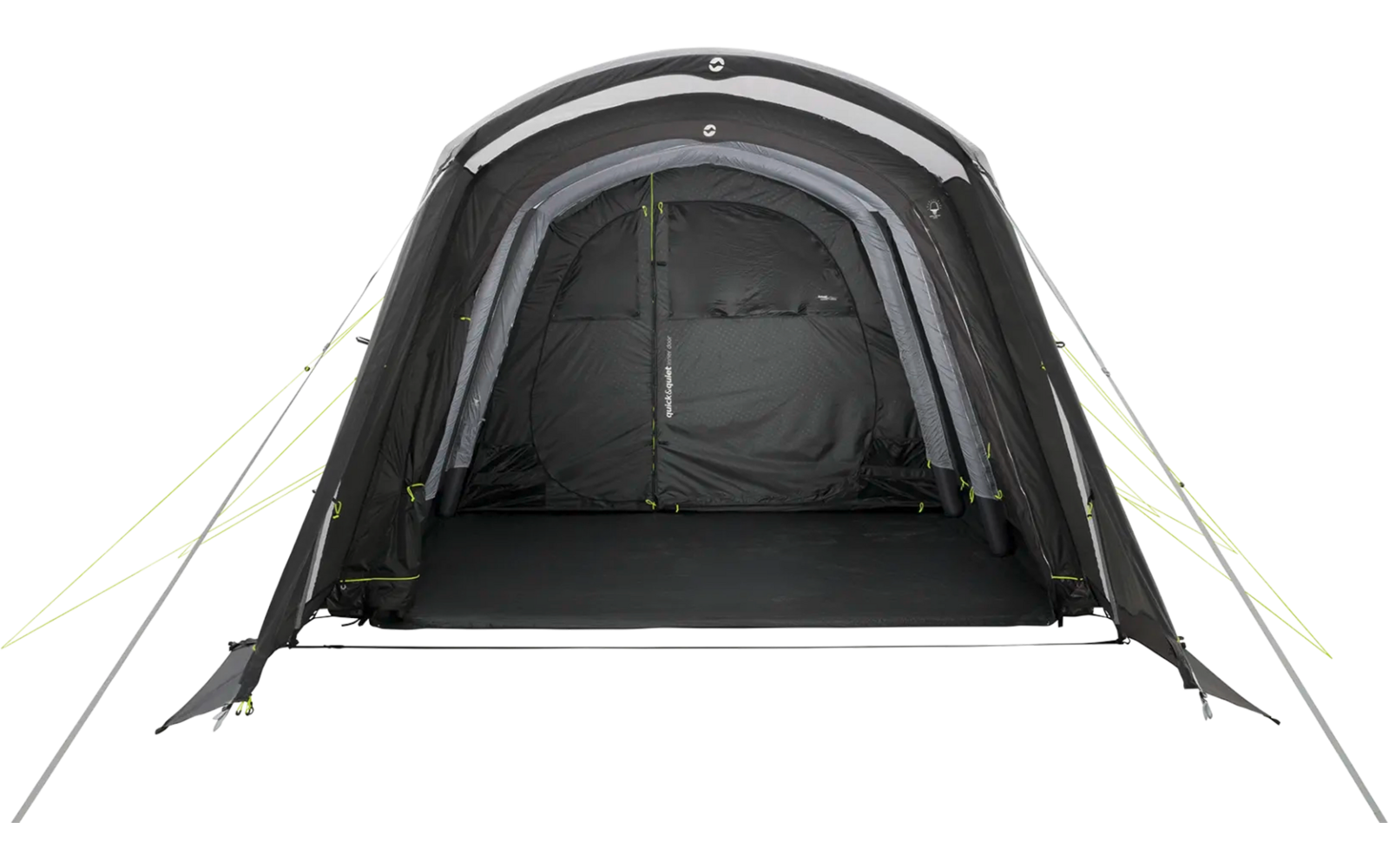 Aufgebaute Zeltaußenseite mit geöffnetem Eingang