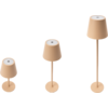 Trois lampes beiges de hauteurs différentes avec socles ronds, tiges fines et abat-jours coniques