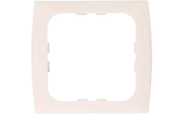 Gros plan d'une tasse de café sur une planche en bois avec une cuillère et des grains de café