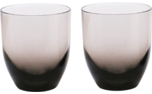 Zwei durchsichtige Gläser mit leicht rosa Färbung