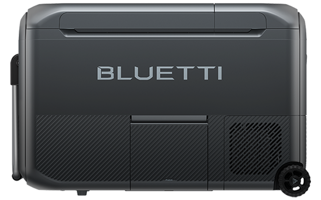 Donkergrijs rechthoekig apparaat met het witte "BLUETTI"-logo, gladde bovenkant, gestructureerd onderste deel, ventilatierooster rechts en een klein wiel rechtsonder