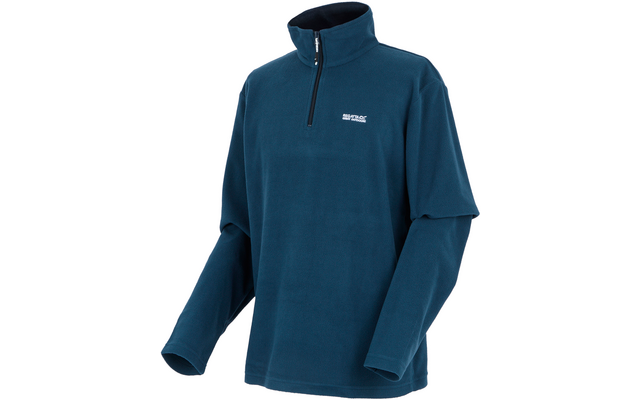 Blauer Fleece-Pullover mit Stehkragen, kurzem Reißverschluss, langen Ärmeln und kleinem weißen Logo auf der linken Brust
