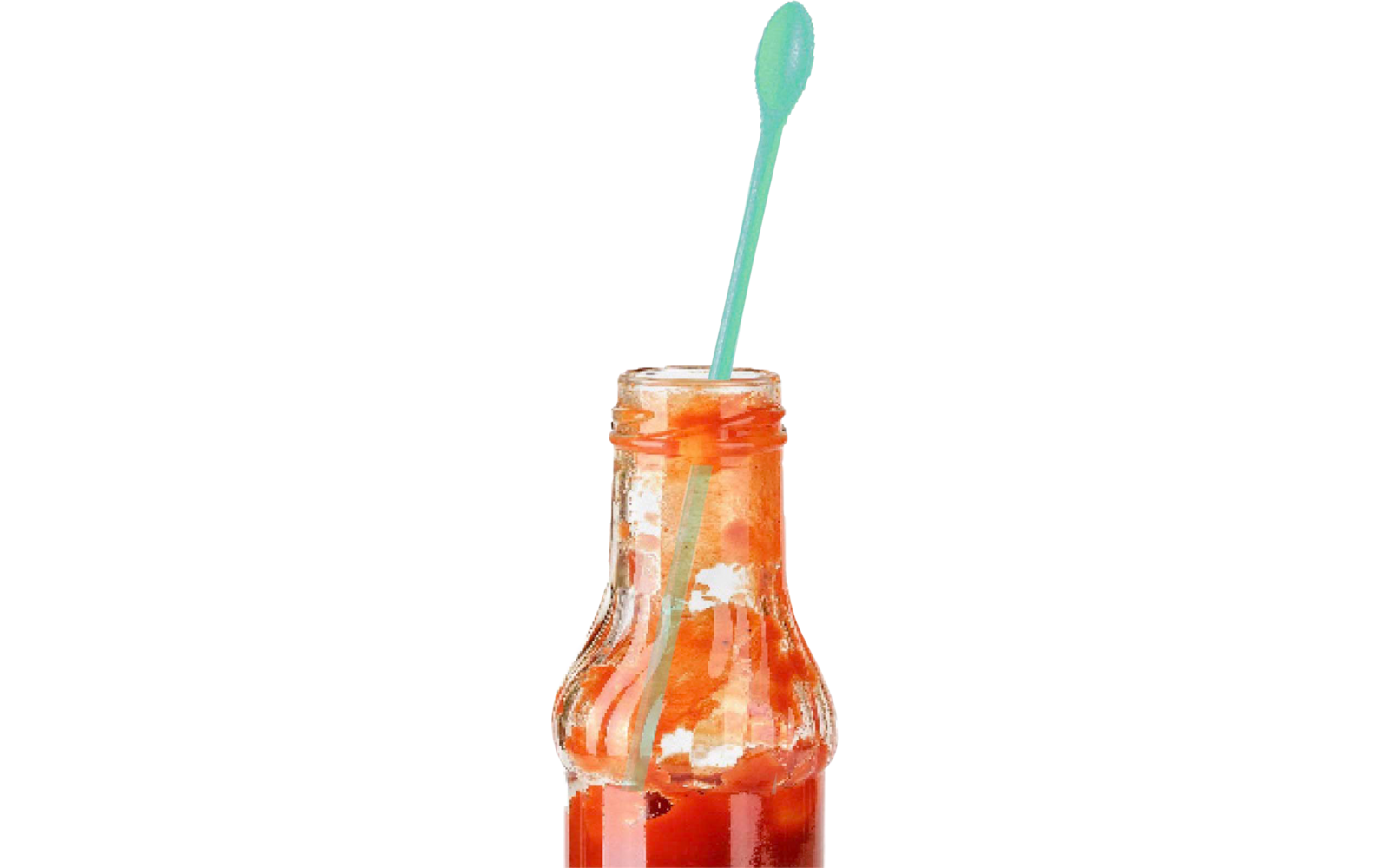 Bouteille en verre avec une sauce rouge et un mélangeur en plastique vert dans la bouteille