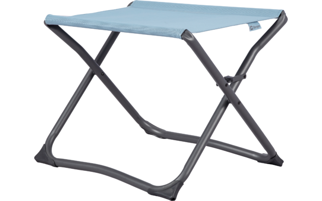Klapphocker mit einem blauen Sitz und einem schwarzen Metallgestell