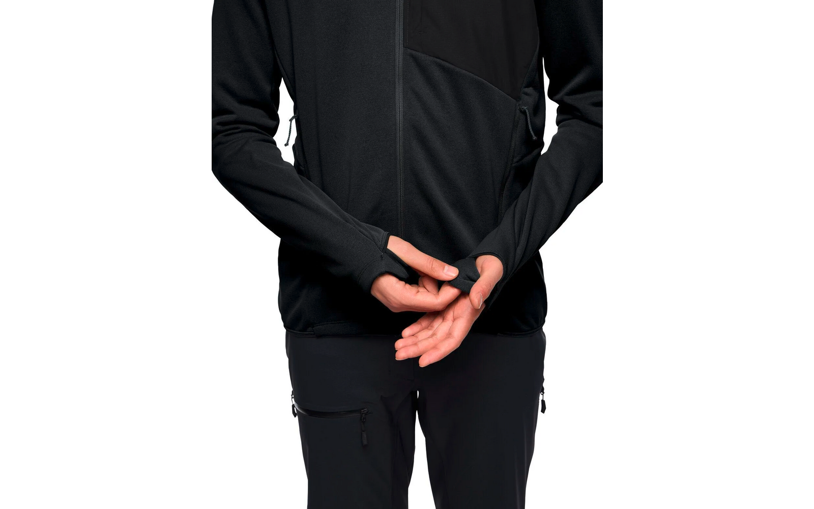 Eine Person zieht vorsichtig eine schwarze Jacke mit Reißverschluss zu