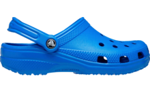 Blauwe Crocs-schoen van rubber met gaten en verstelbare band aan de achterkant