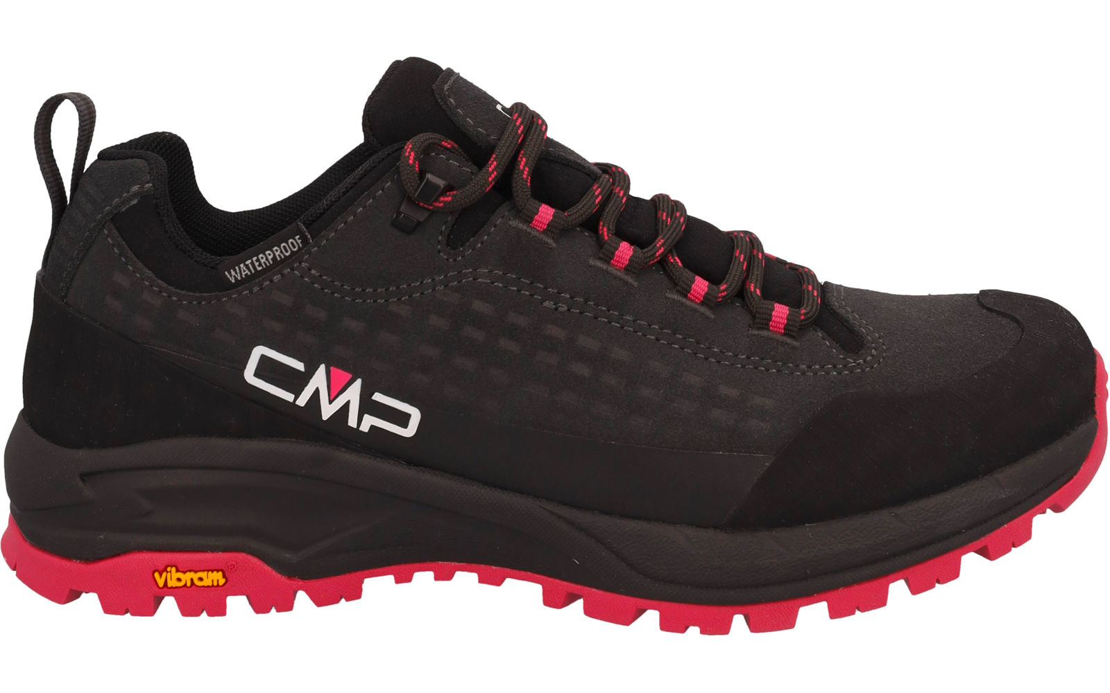 Schwarzer Sportschuh mit roter Sohle und roten Schnürsenkeln, seitlich weißes CMP-Logo