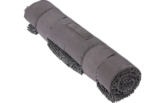 Rolle aus schwarzem, geripptem Material auf weißem Hintergrund