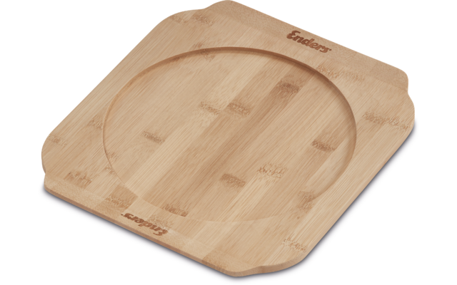 Quadratische Bambusplatte mit rund eingelassener Mulde und eingraviertem Schriftzug 'Enders'