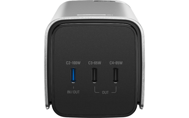 Schwarze WLAN-Steckdose mit drei Schaltern und LED-Anzeige