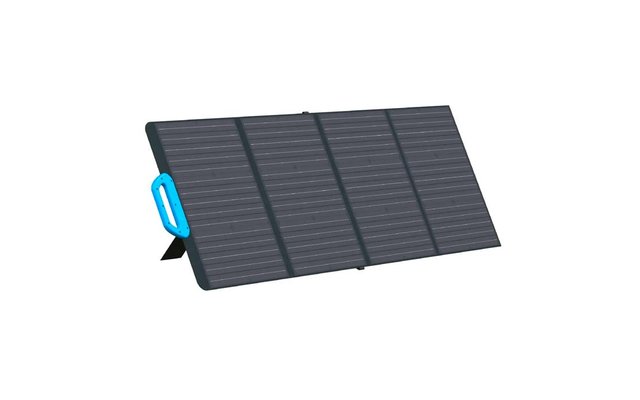 Schwarze Solarpanels auf weißem Hintergrund