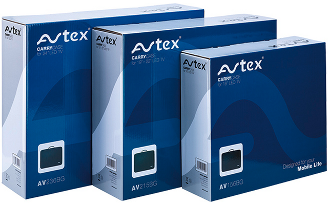 Drei dunkelblaue Kartonboxen nebeneinander mit weißem Schriftzug "Avtex" und je einem kleinen weiß gerahmten Rechteck auf der Vorderseite