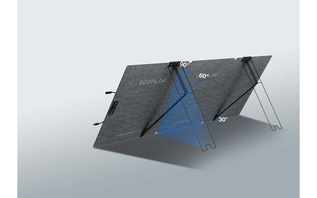 Drei graue Solarmodule, auf grauem Boden stehend, mit blauer Rückseite sichtbar