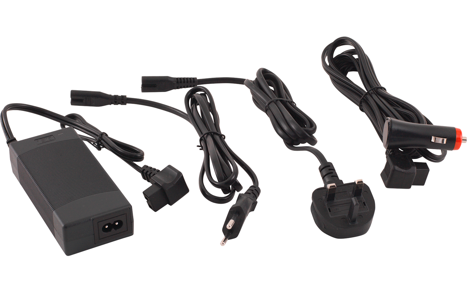 Bloc d'alimentation noir rectangulaire avec trois câbles et fiches sur fond blanc