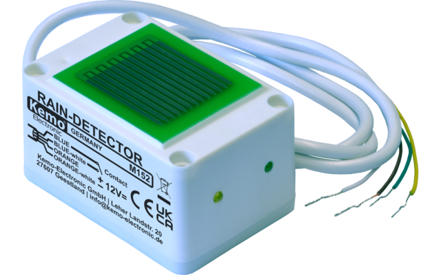 Weißes rechteckiges Gehäuse mit grünem Quadrat-Sensor oben, vier Befestigungsöffnungen, aufgewickeltem weißem Kabel und drei abisolierten Drahtenden (grün/gelb, blau, braun); schwarze Aufschrift 'RAIN-DETECTOR Kemo Germany'